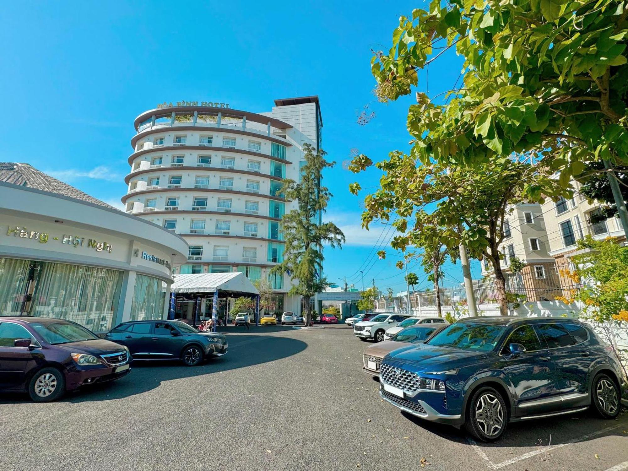 Hoa Binh 1 Hotel Лонгсюен Экстерьер фото